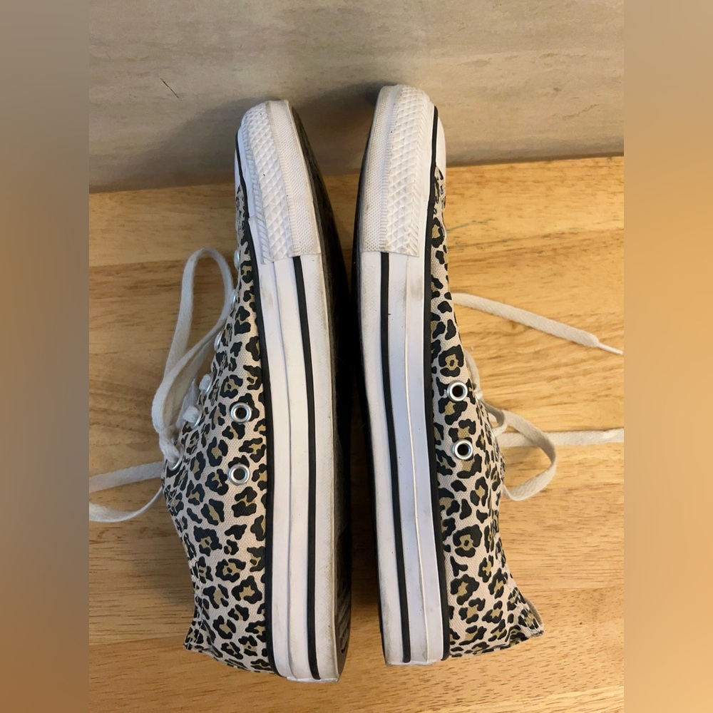 Converse Women's
Chuck Taylor All Star Leopard Print Low Top Sneakers Unisex - Picture 5 of 13